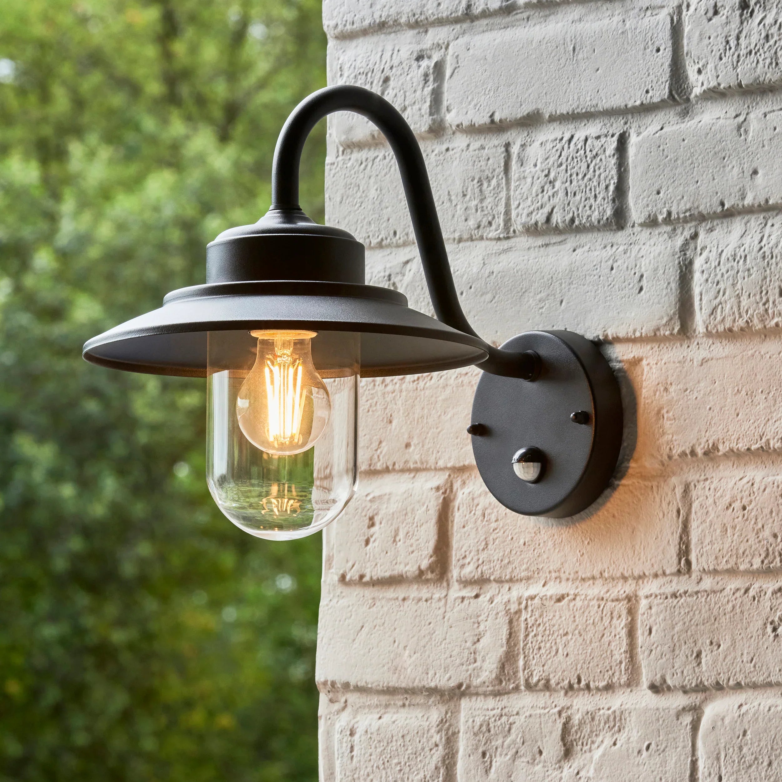 Outdoor lightings